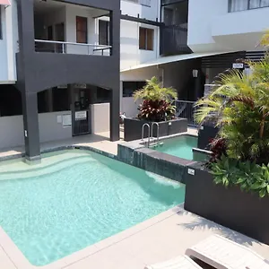 https://coolum-beach-resort.hotelssunshinecoast.net
